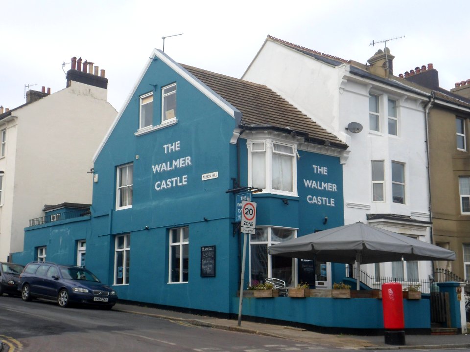 Walmer Castle pub (now The Independent), Queen's Park Road, Brighton (January 2015) (2)
