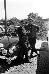 Voorbereidingen Tulpenrallye, Peter Harper (rechts) en Robin Turvey (in een Sun…, Bestanddeelnr 919-0687