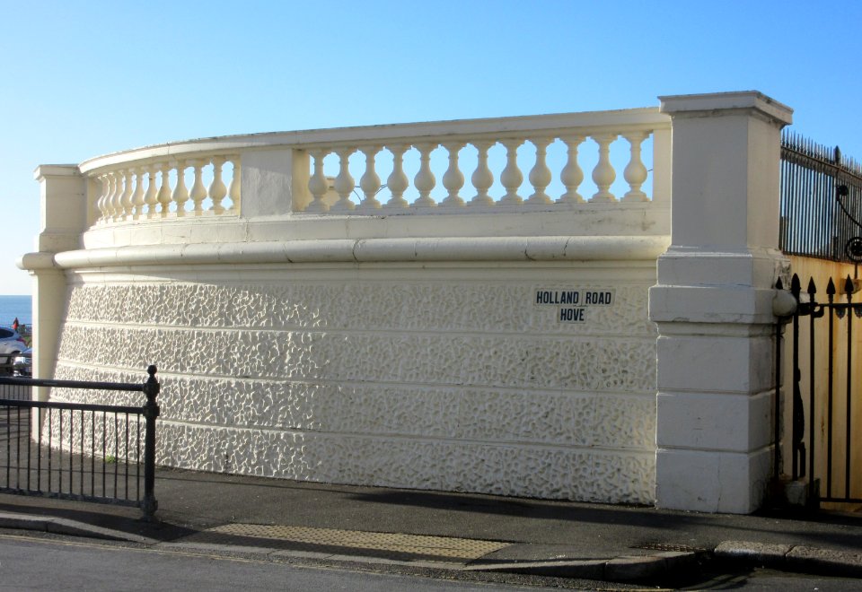 Walls, Stairs and Ramps in front of Adelaide Crescent, Kingsway, Hove (NHLE Code 1187539) (January 2017) (2)