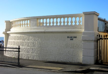 Walls, Stairs and Ramps in front of Adelaide Crescent, Kingsway, Hove (NHLE Code 1187539) (January 2017) (2)