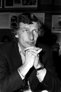Voordracht schrijvers t.b.v. Medisch Comité Vietnam, Amsterdam Harry Mulisch, Bestanddeelnr 923-5310