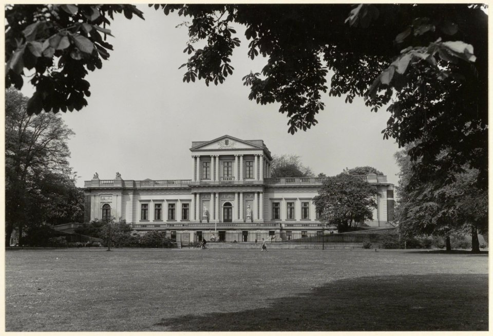 Voorgevel (zuidzijde) van Paviljoen Welgelegen aan de Paviljoenslaan. NL-HlmNHA 54004663