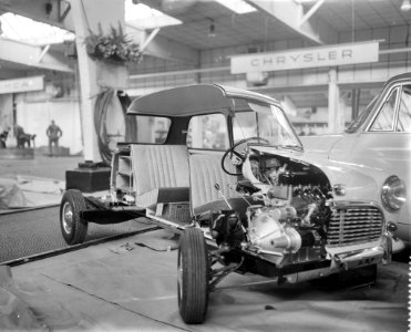 Voorbereidingen voor de 42ste RAI, kleine Austin die interieur toont, Bestanddeelnr 911-0322