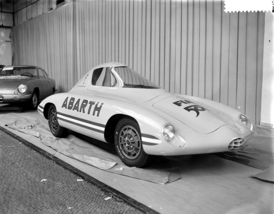 Voorbereidingen voor de 42ste RAI, nieuwe verschijning op de RAI Fiat 500 Abart, Bestanddeelnr 911-0320