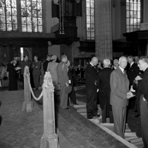 Voorbereidingen Repetitie in de Nieuwe Kerk met leden van de hofhouding, Bestanddeelnr 255-7123
