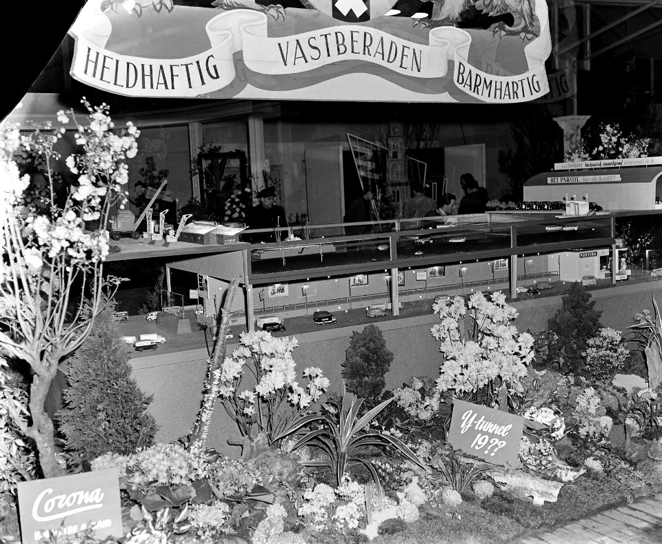Voorbereiding bloemententoonstelling Amstelflora, IJtunnel, Bestanddeelnr 906-3524