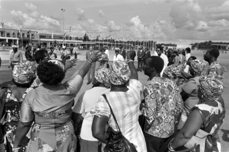 Voorbereiding onafhankelijkheid in Suriname aankomst Prinses Beatrix en Prins C, Bestanddeelnr 928-2867