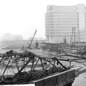 Voorbereidingen van het grond en heiwerk t.b.v. de Medische Faculteit, vlakbij h, Bestanddeelnr 918-7385