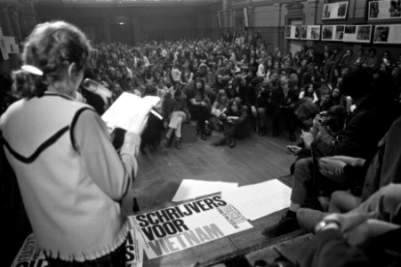 Voordracht schrijvers t.b.v. Medisch Comite Vietnam , Amsterdam overzicht, Bestanddeelnr 923-5312