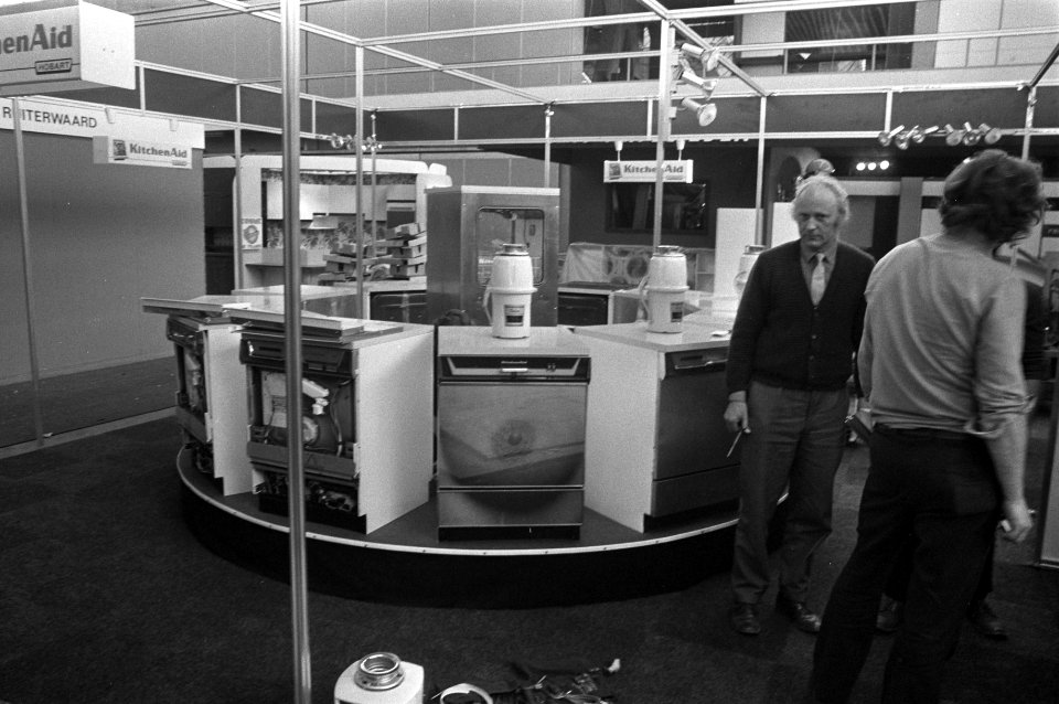 Voorbereiding 29e Huishoudbeurs in RAI enkele huishoudelijke snufjes, Bestanddeelnr 927-1325