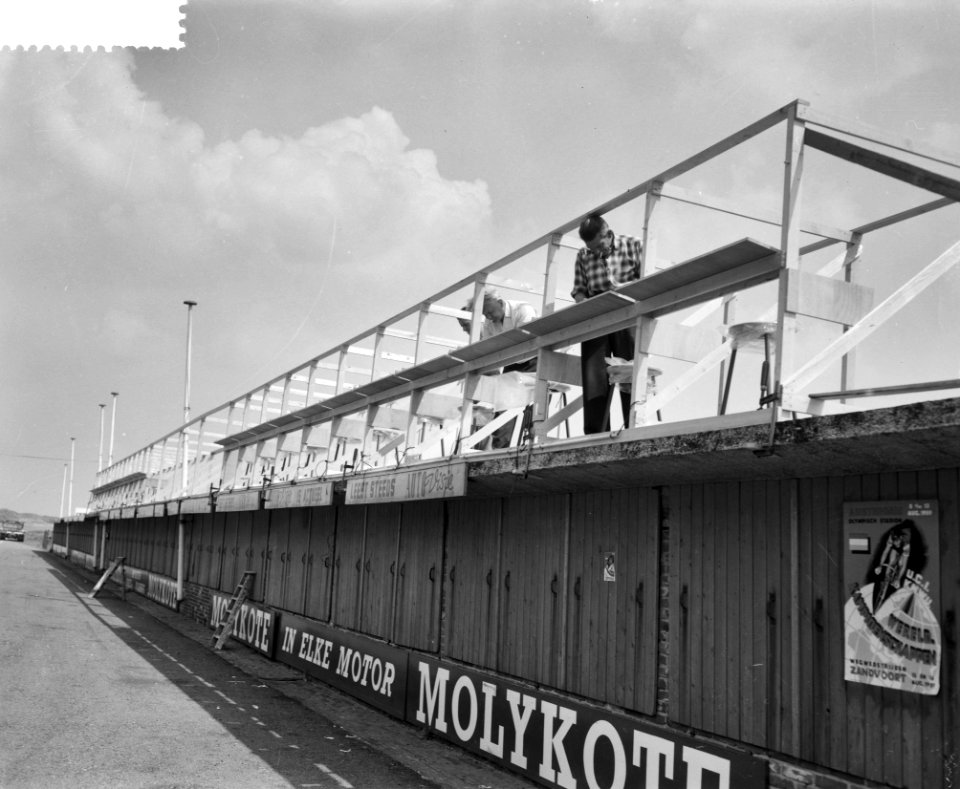 Voorbereidingen wereldkampioenschap wielrennen op de weg te Zandvoort, bouw op d, Bestanddeelnr 910-5808