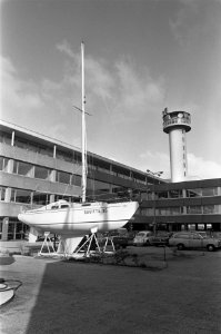 Voorbereidingen HISWA in RAI, boot voor Esso-Motahotel, Bestanddeelnr 926-2752