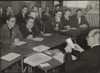 Voorbereidingen voor de eerste Tweede Kamer-verkiezingen na de oorlog Cursus vo, Bestanddeelnr 022-0418