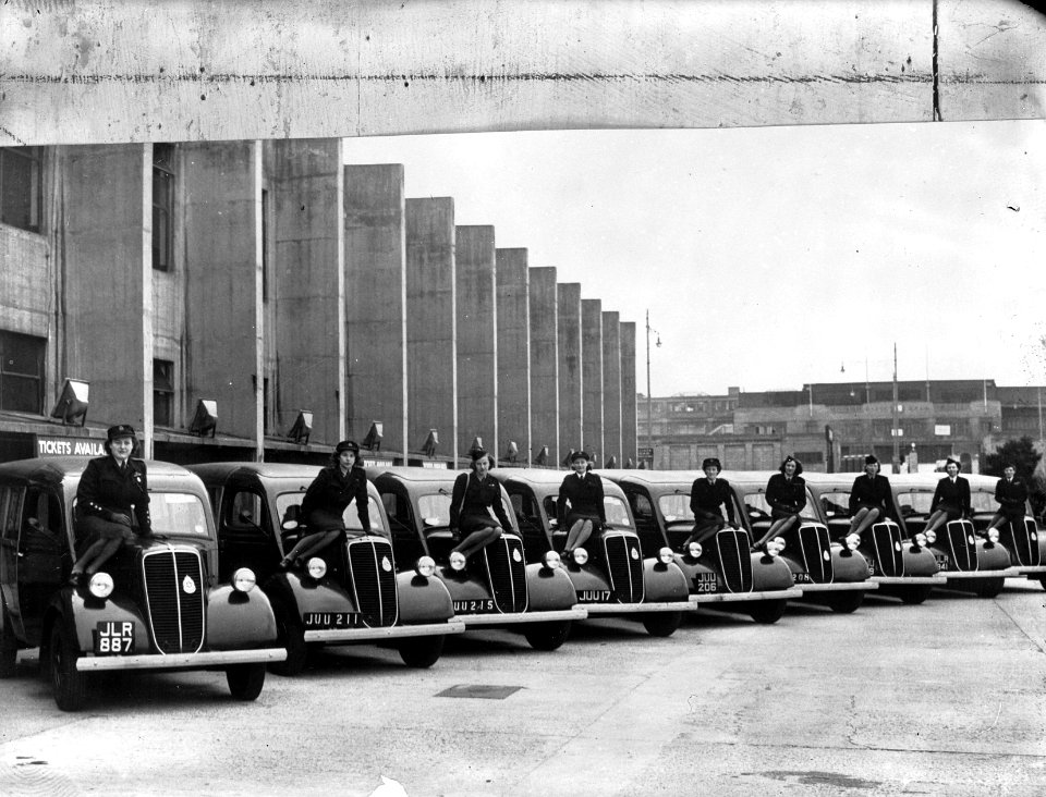 Voorbereidingen Olympische Spelen Chauffeuses, Bestanddeelnr 902-8426