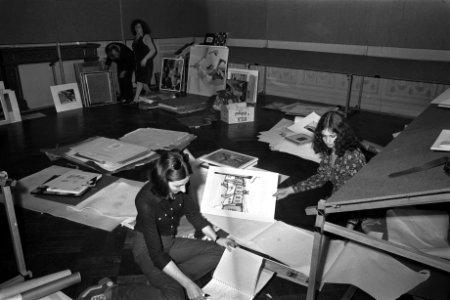 Voorbereidingen Holland Festival voor Vietnam, voorbereiden kunstmarkt, Bestanddeelnr 926-3673