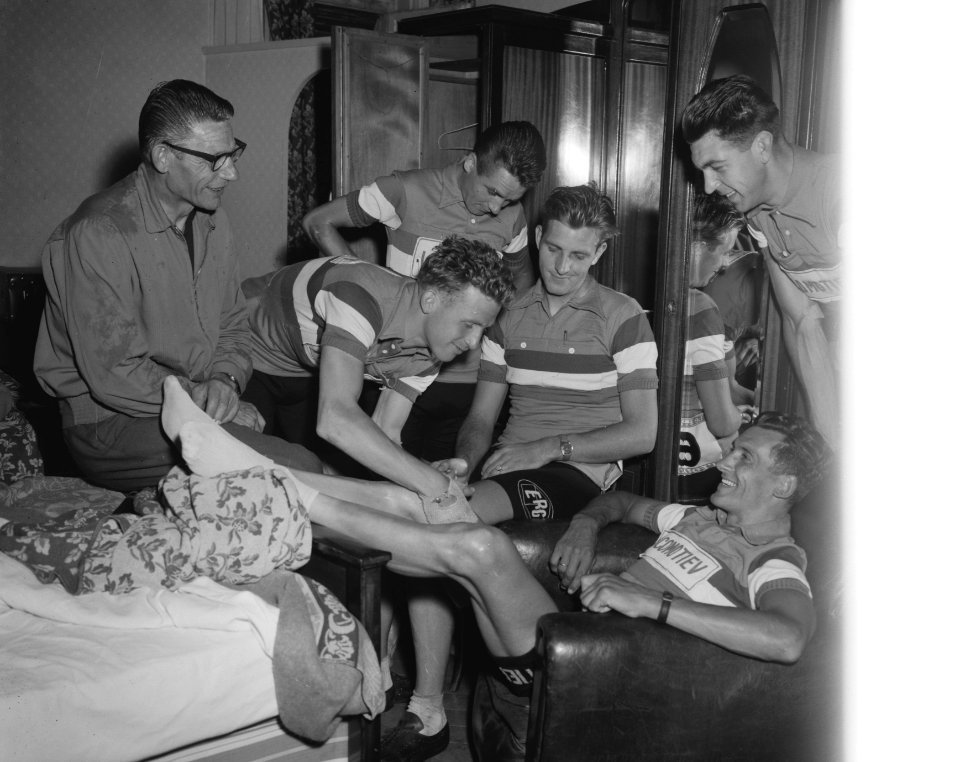 Voorbereiding en Finish Tour de France , bespreking in hotel, Bestanddeelnr 910-4733