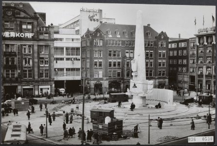 Voorbereidingen worden getroffen voor de onthulling., Bestanddeelnr 036-0530