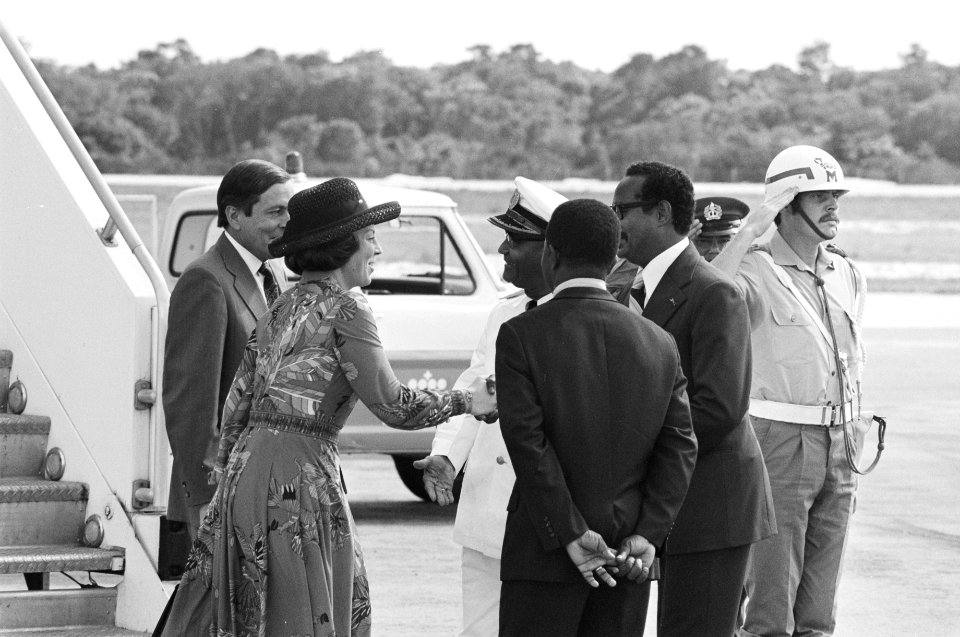Voorbereiding onafhankelijkheid in Suriname aankomst Prinses Beatrix en Prins C, Bestanddeelnr 928-2865
