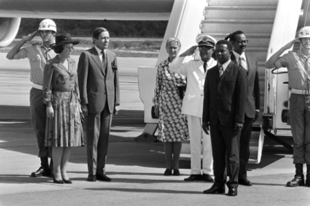 Voorbereiding onafhankelijkheid in Suriname aankomst Prinses Beatrix en Prins C, Bestanddeelnr 928-2866