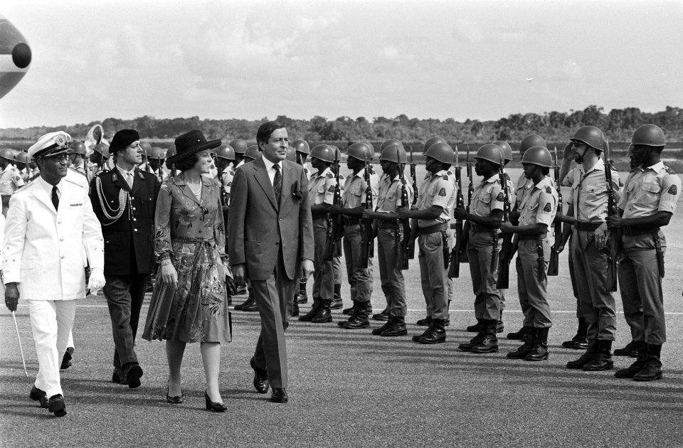 Voorbereiding onafhankelijkheid in Suriname aankomst Beatrix en Claus in Surina, Bestanddeelnr 928-2853