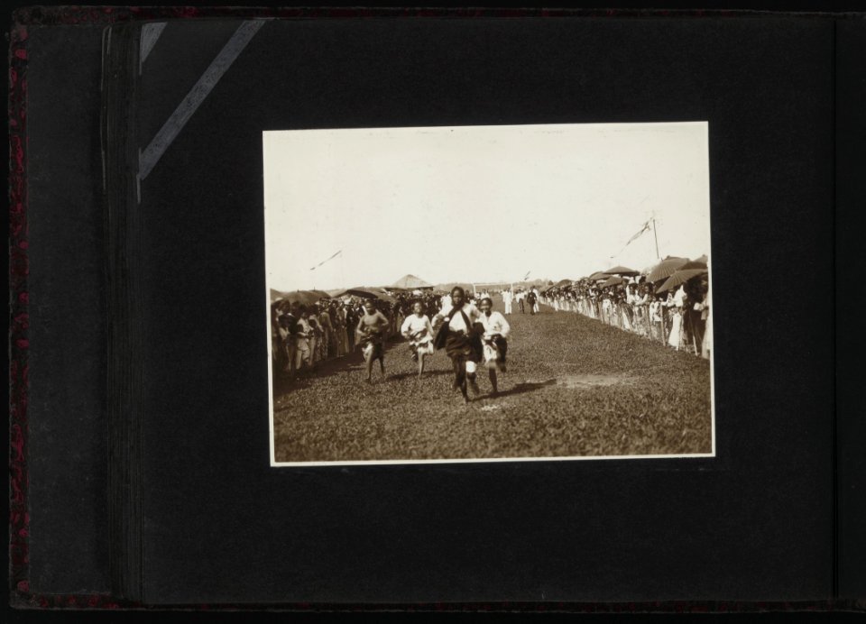 Voorblad album. Opschrift Deli-Batavia Rubber Maatschappij, Bestanddeelnr 804 02