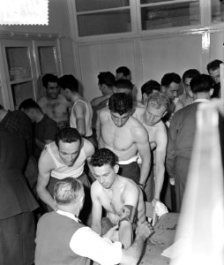 Voorbereidingsplaatjes Tour de France , Amsterdam bij de dokter, Bestanddeelnr 906-5748