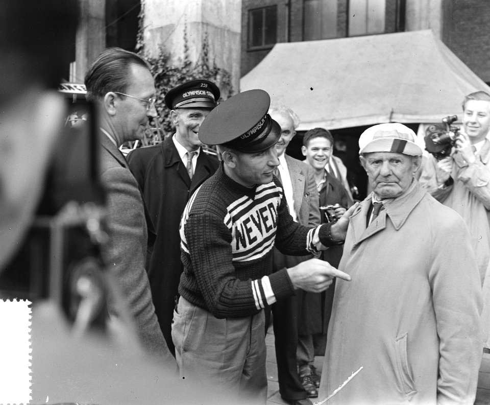 Voorbereidingsplaatjes Tour de France , Amsterdam Van Est, Bestanddeelnr 906-5741