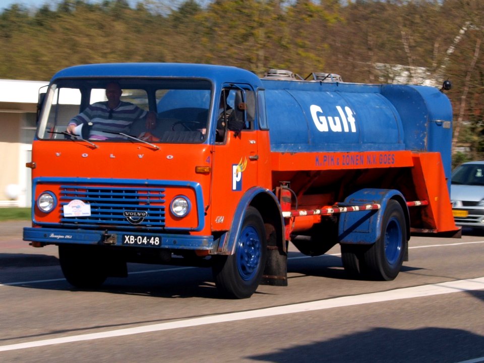 Volvo L 47515 (1963) Gulf bowser of K Pik & Zonen, licenceno XB-04-48 pic1