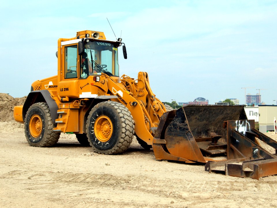 Volvo L90e owned by Mourik (LS 296) p1