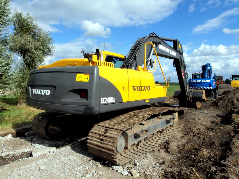 Volvo EC240B lc (owner Loon op Zand) p1
