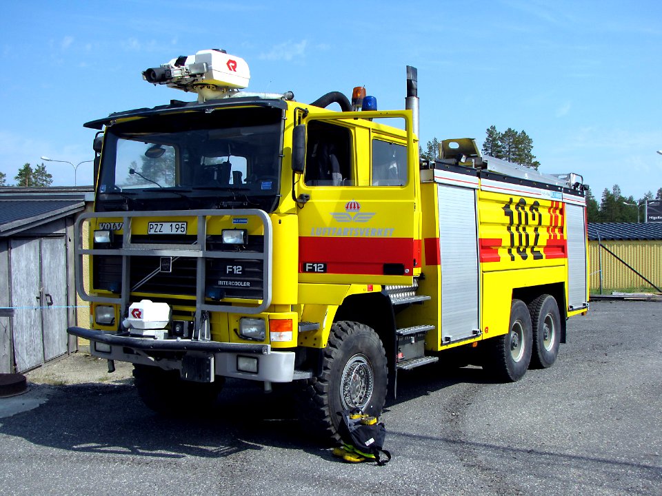Volvo F12 airport fire engine photo