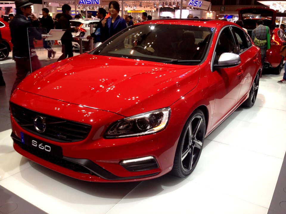 Volvo S60 T6 AWD R-Design front - Tokyo Motor Show 2013