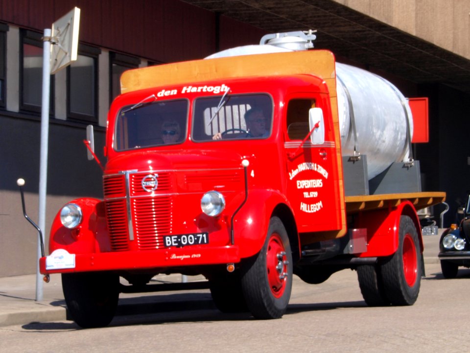 Volvo L233 (1944) licenceno BE-00-71 pic1