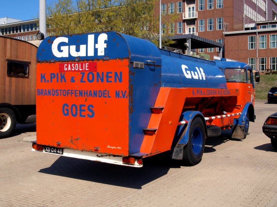 Volvo L 47515 (1963) Gulf bowser of K Pik & Zonen, licenceno XB-04-48 pic2