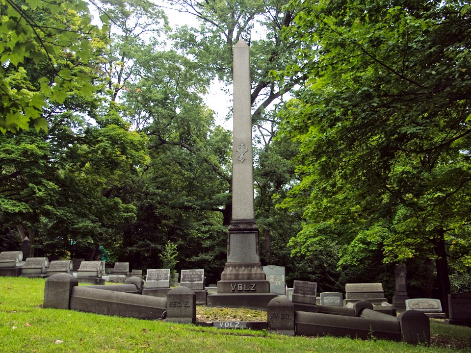 Volz Plot, Ridgelawn Cemetery, 2015-08-18, 01