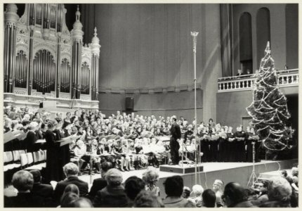 Volkskerstzang in het Concertgebouw. NL-HlmNHA 54004855