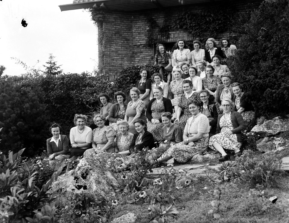 Volkshogeschool Zandhoeve. Groep dames. Close up, Bestanddeelnr 903-0000