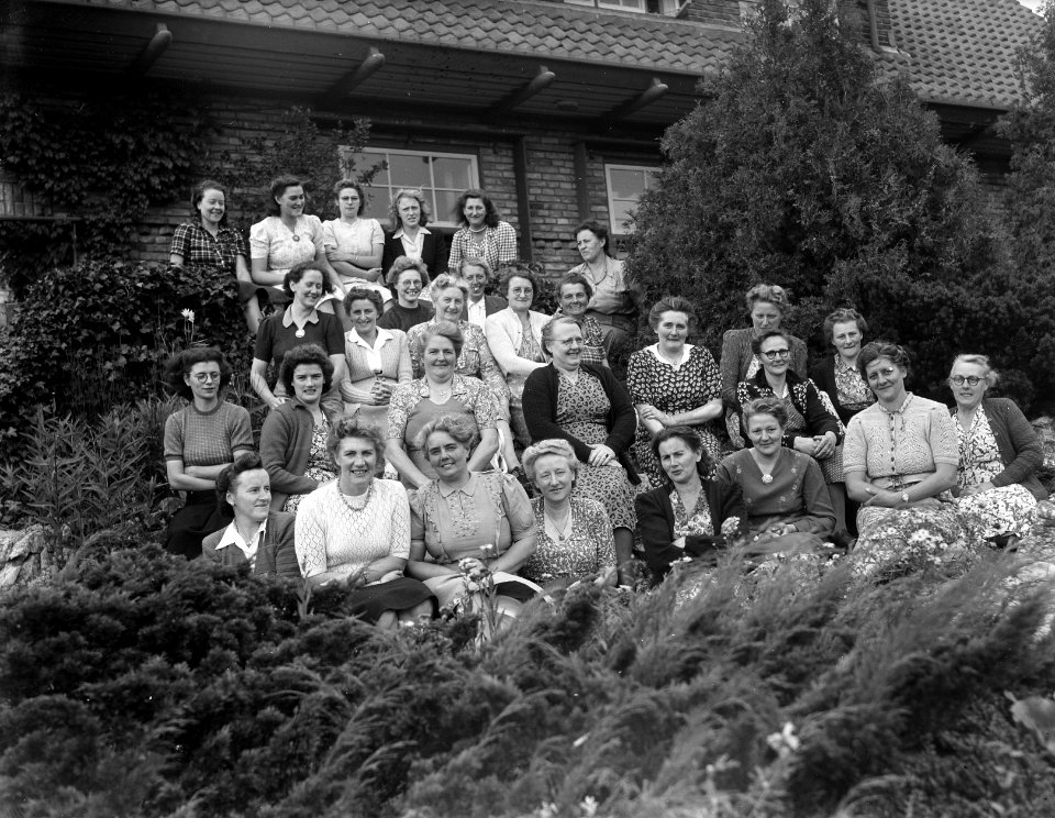 Volkshogeschool Zandhoeve. Groep dames. Close up, Bestanddeelnr 902-9999