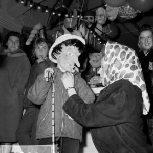 Voorbereidingen Carnaval te Den Bosch carnavalsinkoop, Bestanddeelnr 915-9931