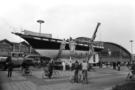 Voorbereidingen Hiswa, RAI, Amsterdam grootste schip voor de RAI, Bestanddeelnr 928-4526 photo
