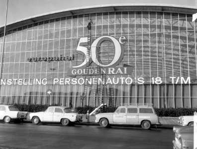 Voorbereidingen 50e personenautotentoonstelling in de RAI op het front van de Eu, Bestanddeelnr 917-4337