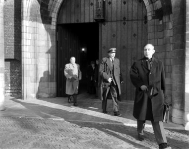 Voorbereidingen bij zetting van prinses Wilhelmina , v.v.n.a. J.J.C. Baron van L, Bestanddeelnr 914-5714