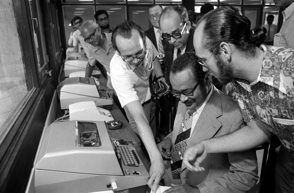 Voorbereiding onafhankelijkheid in Suriname Arron opent telexcentrum, Bestanddeelnr 928-2859