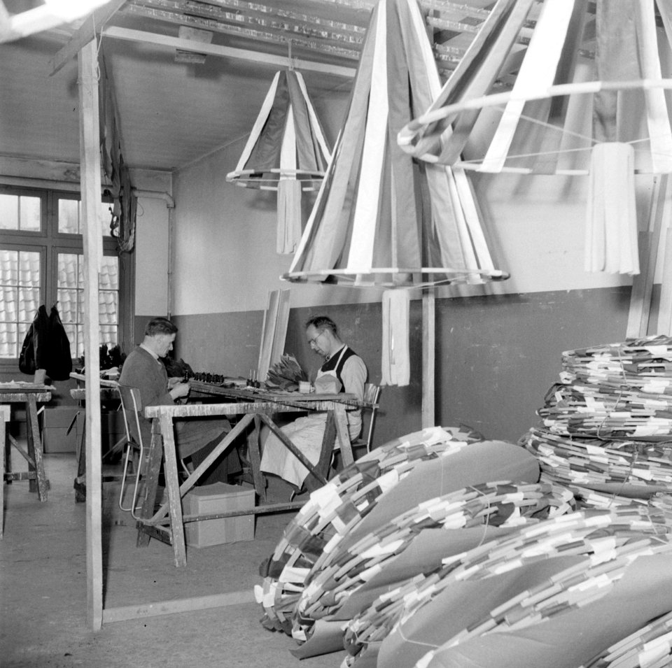 Voorbereidingen Feestversiering in wording, Bestanddeelnr 255-7235