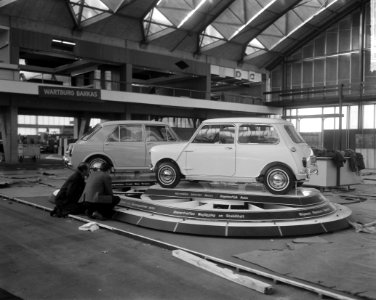 Voorbereidingen 50e personenautotentoonstelling in de RAI op het front van de Eu, Bestanddeelnr 917-4339