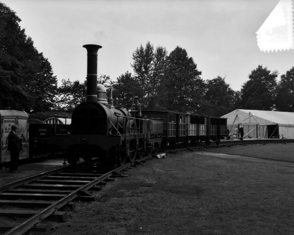 Voorbereiding FF-tentoonstelling De Arend, Bestanddeelnr 904-7307