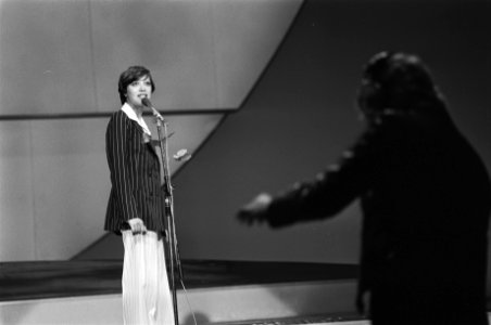 Voorbereiding Eurovisie Songfestival Den Haag Sandra repeteert, Bestanddeelnr 928-4955