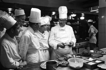 Voorbereiding van koks van het Amstel Hotel, Bestanddeelnr 913-8035