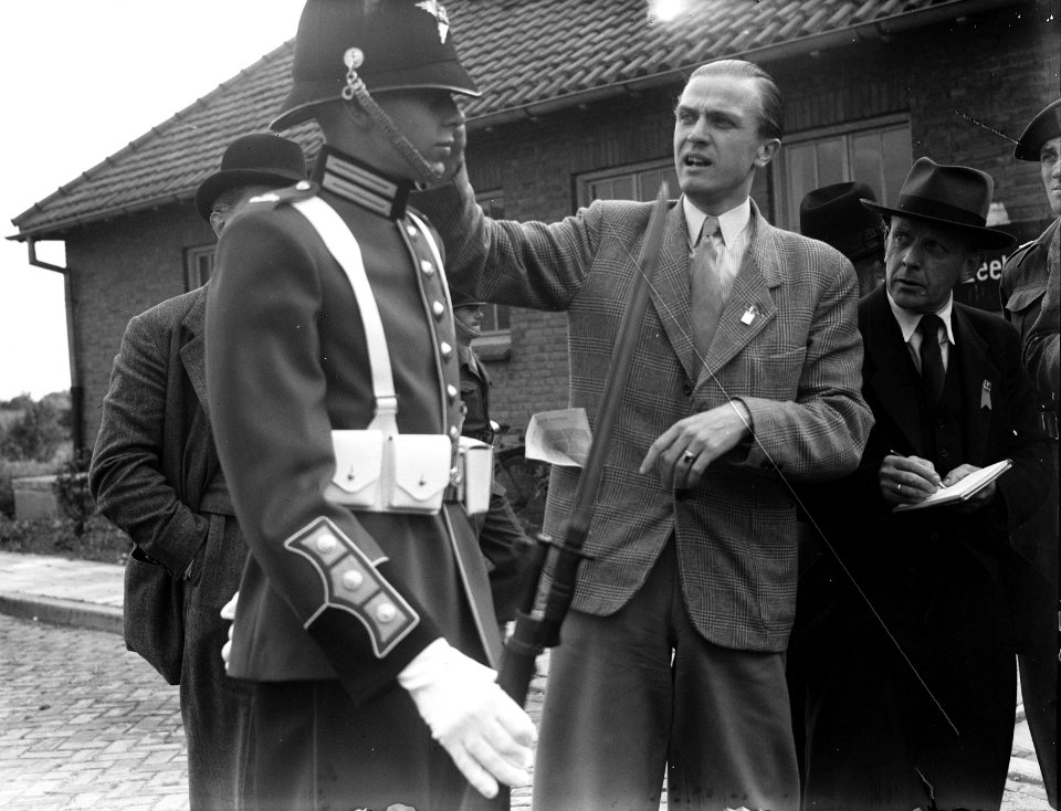 Voorbereidingen. De 425 nieuwe gala-uniformen voor drie ere-compagnieën van de G, Bestanddeelnr 900-0070
