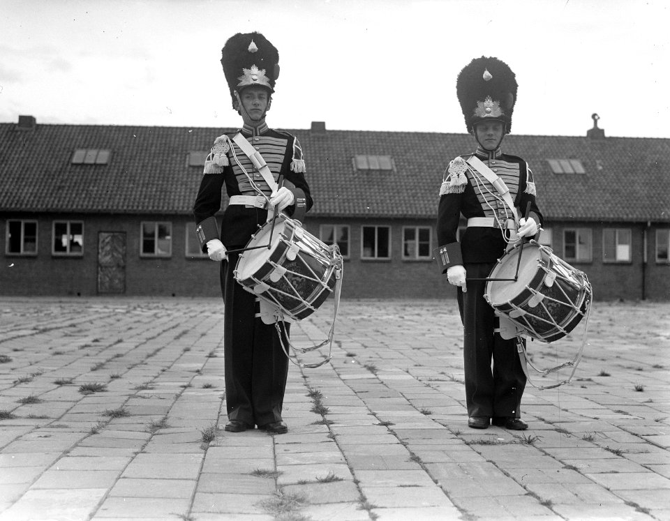 Voorbereidingen. De 425 nieuwe gala-uniformen voor drie ere-compagnieën van de G, Bestanddeelnr 900-0067